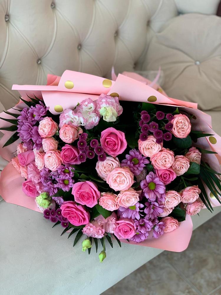 Букет цветов из: Хризантемы, Розы и Лизиантусы в Преображенское