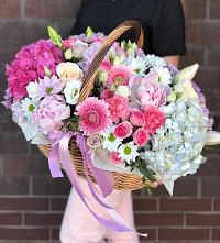 Цветочная композиция из Розы, Хризантемы, Пионы и Лизиантусы в корзине #REPLACE_PRED# Преображенское