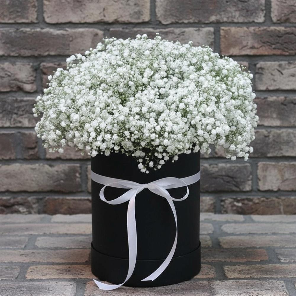 Цветочная композиция из Гипсофила в шляпной коробке в Преображенское