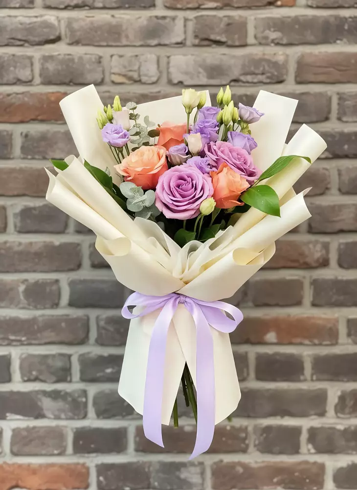 Букет цветов из: Лизиантусы и Розы в Преображенское