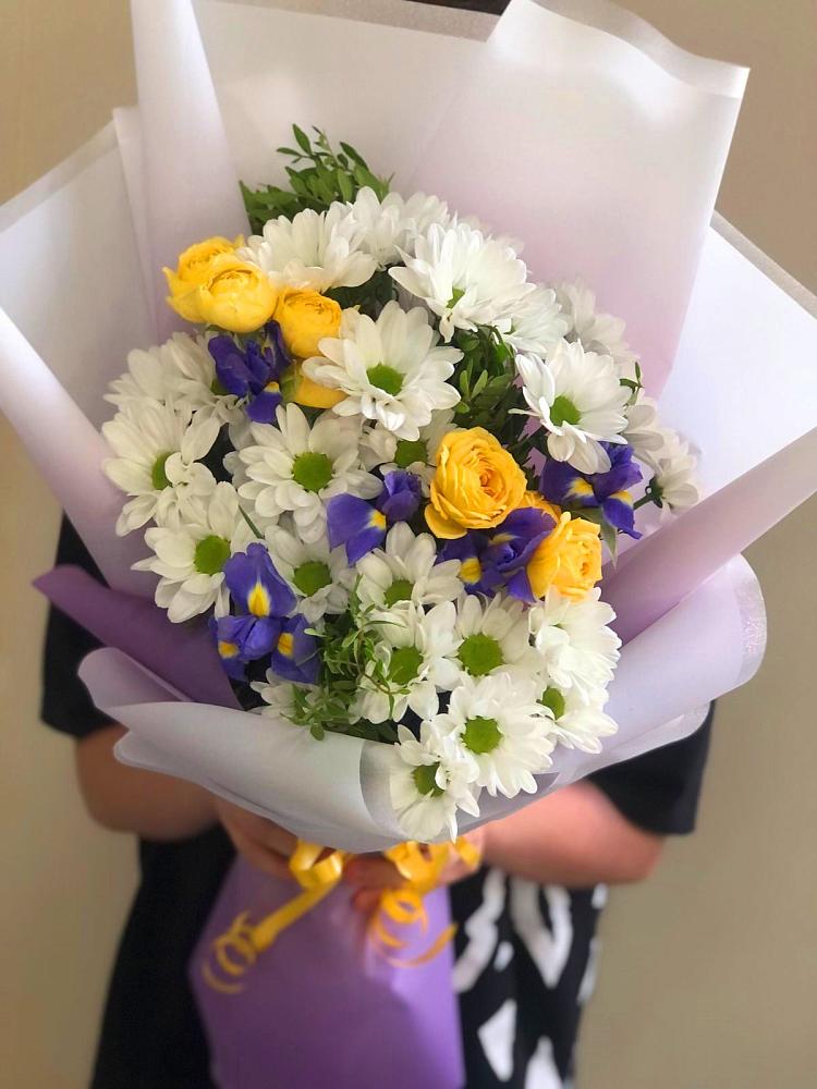 Букет цветов из: Ирисы, Хризантемы и Розы в Преображенское