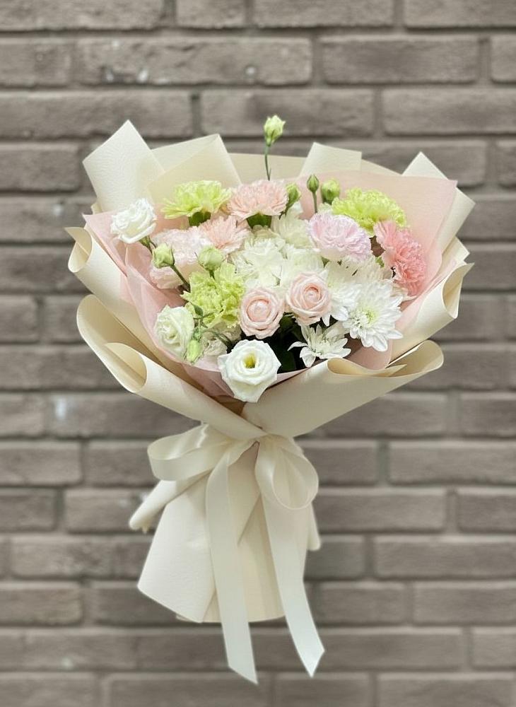 Букет цветов из: Гвоздики, Розы, Лизиантусы и Хризантемы в Преображенское