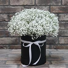 Цветочная композиция из Гипсофила в шляпной коробке в Преображенское