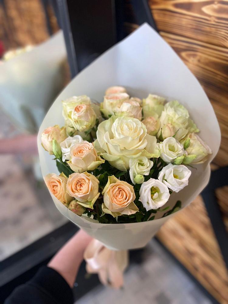 Букет цветов из: Розы и Лизиантусы в Преображенское